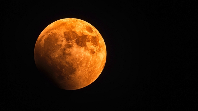 Lune rousse
